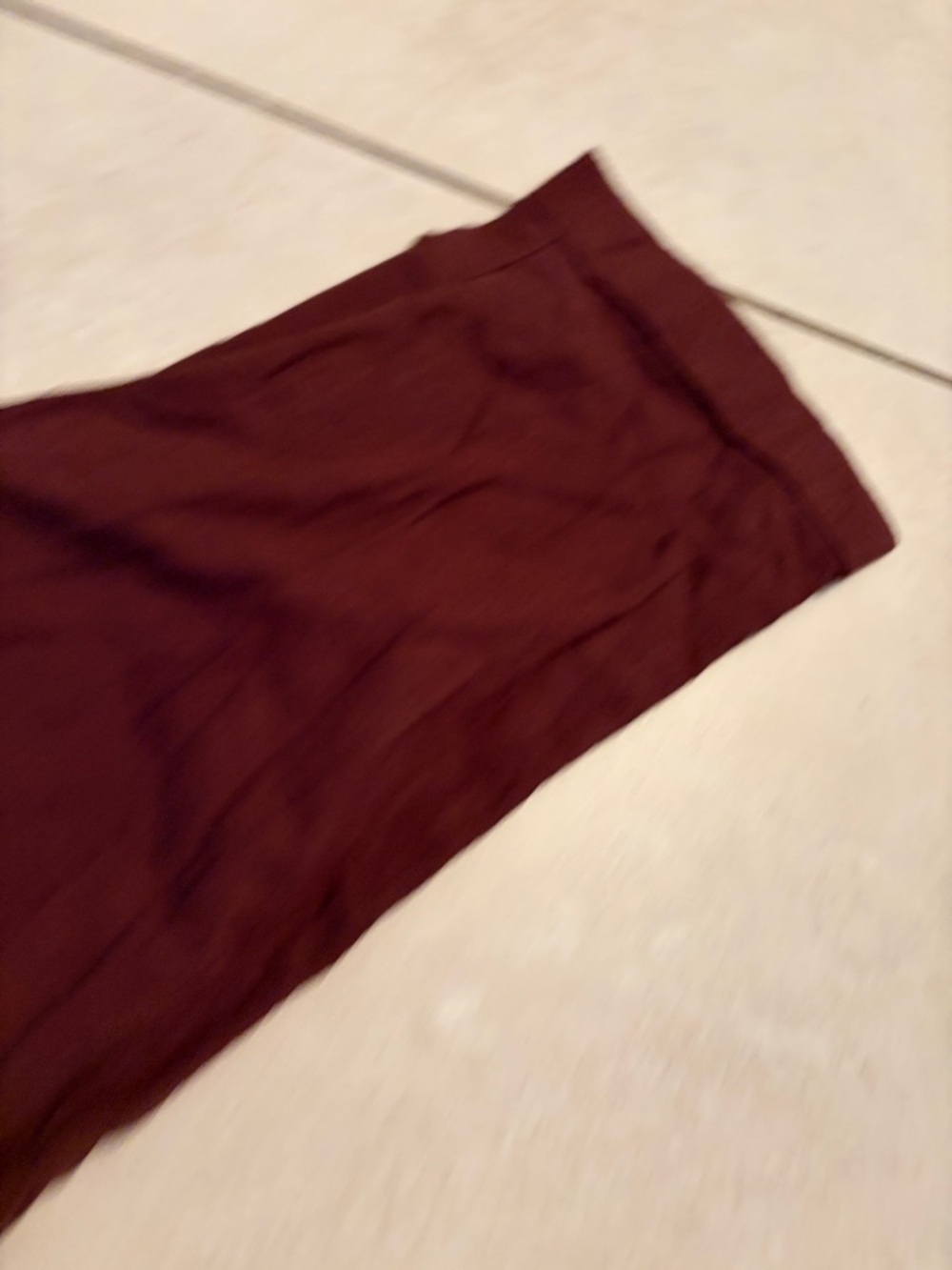 Old Navy Women’s Drawstring Joggers in Burgundy - Picture 4 of 5